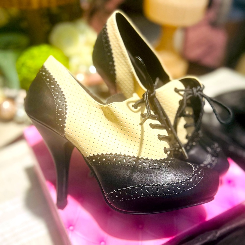 Color block Pinup Couture pumps, new in box, size 11